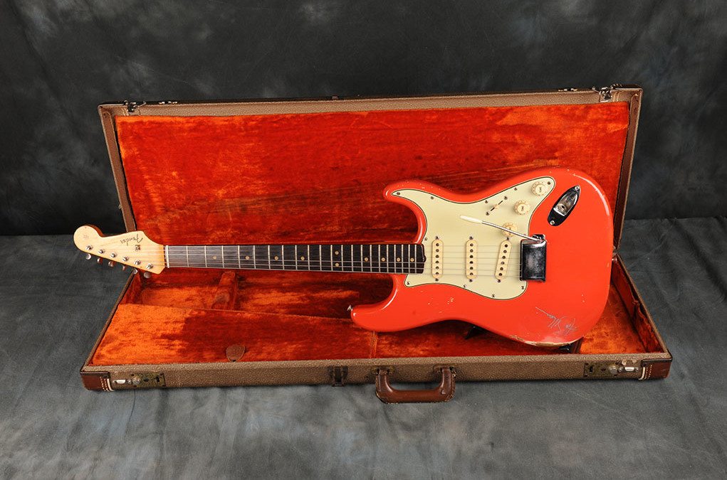 1963 Fender Stratocaster Dakota Red “Hank Marvin”